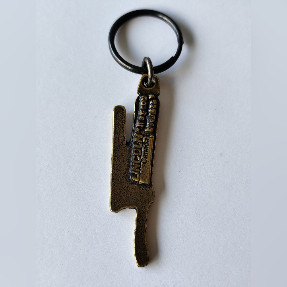 4/$20💥Gold-Tone Keychain in the shape of shaped like the state of Rhode Island